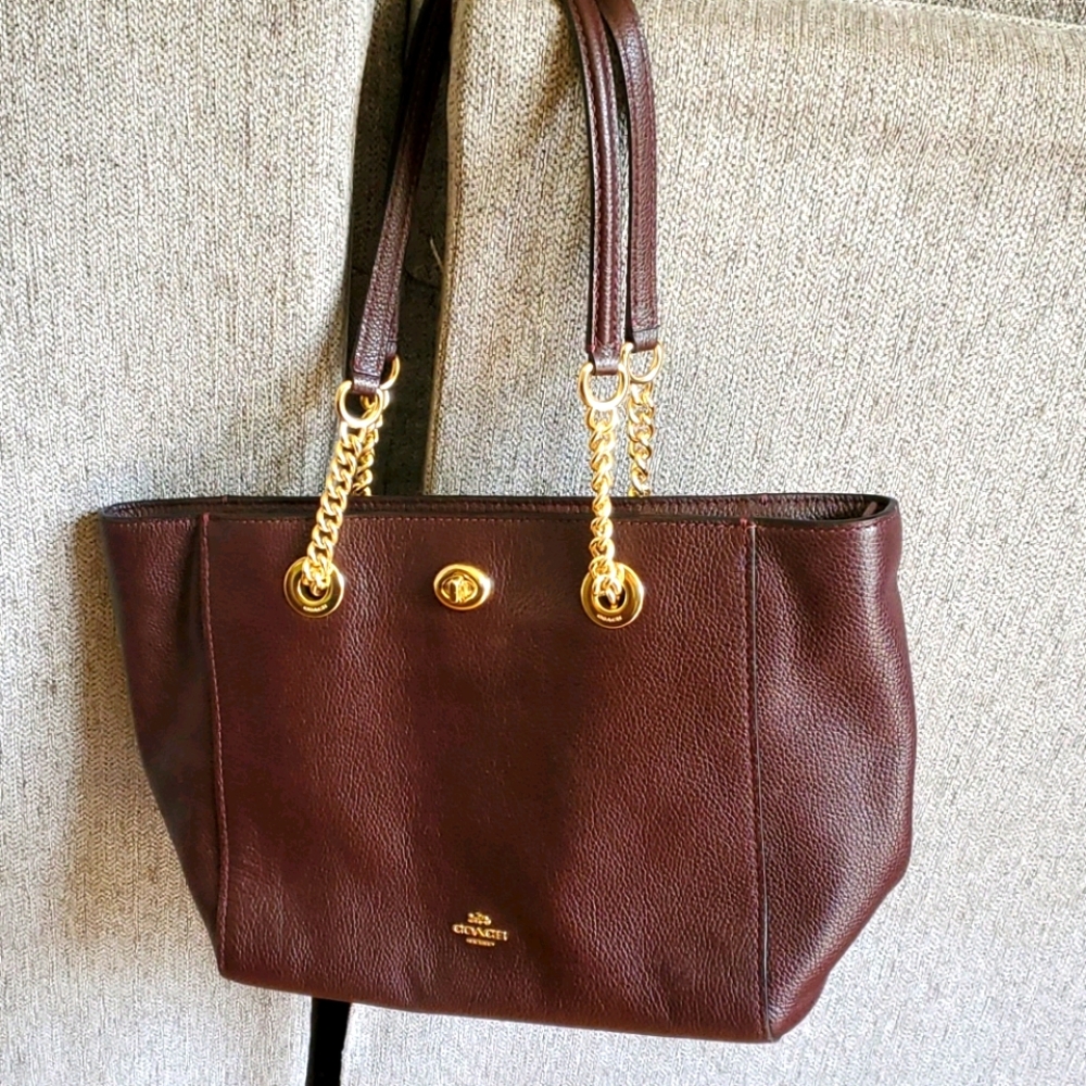 🐂Oxblood Coach Purse